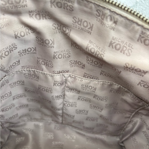 Michael Kors Off White Soft Pebble Leather Hobo Shoulder Bag - Picture 11 of 14